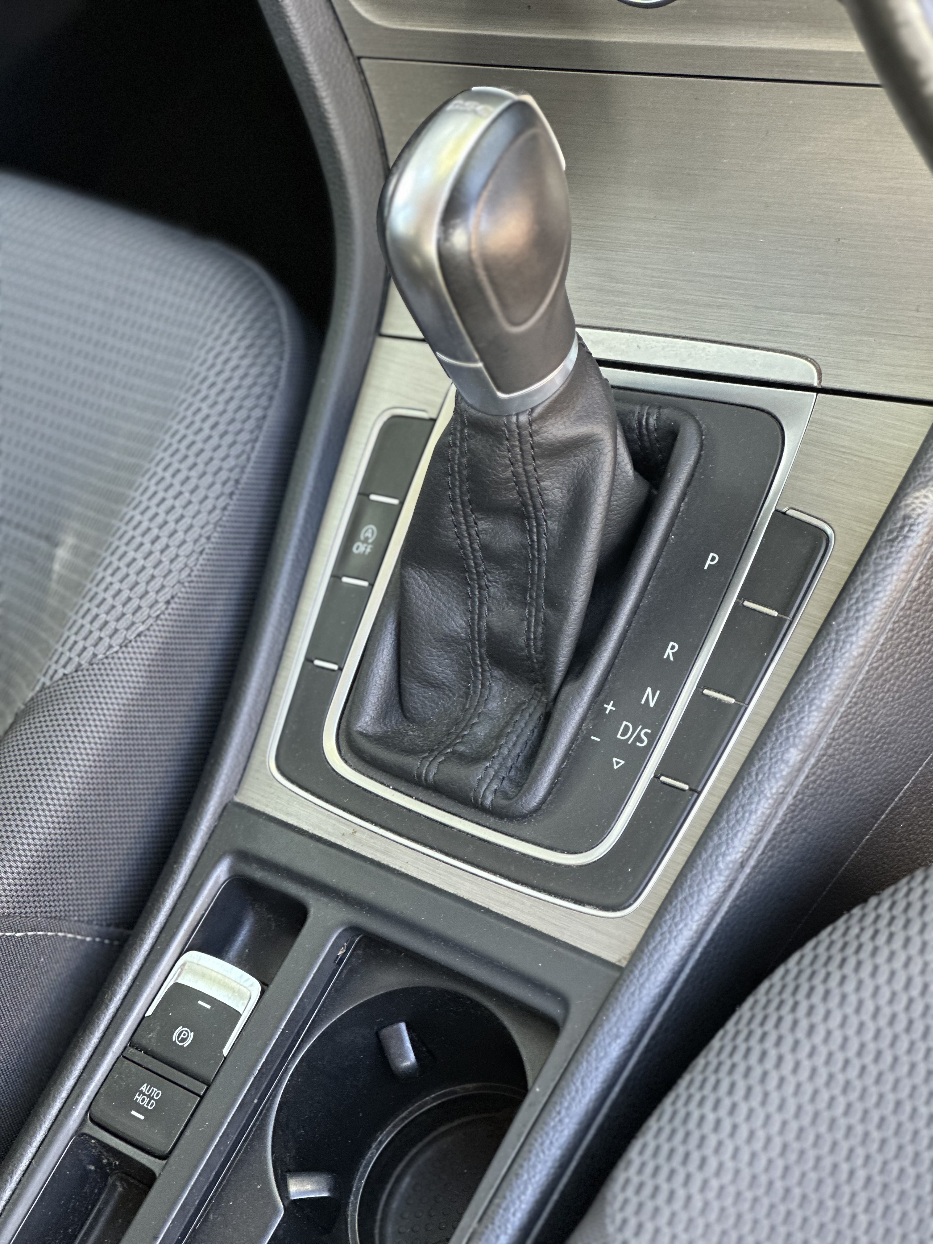 2014 Volkswagen Golf — image 9