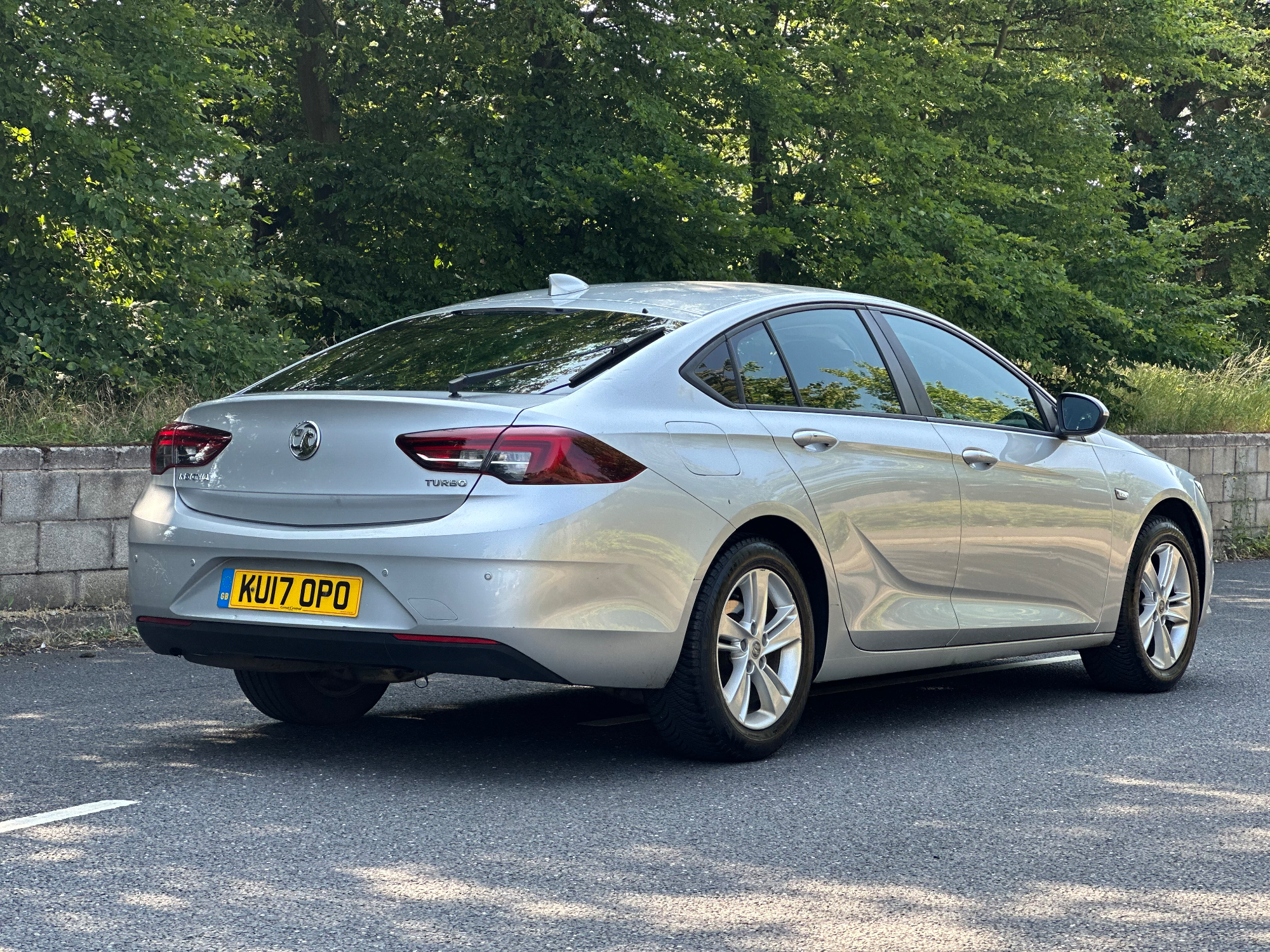 2017 Vauxhall Insignia — image 2