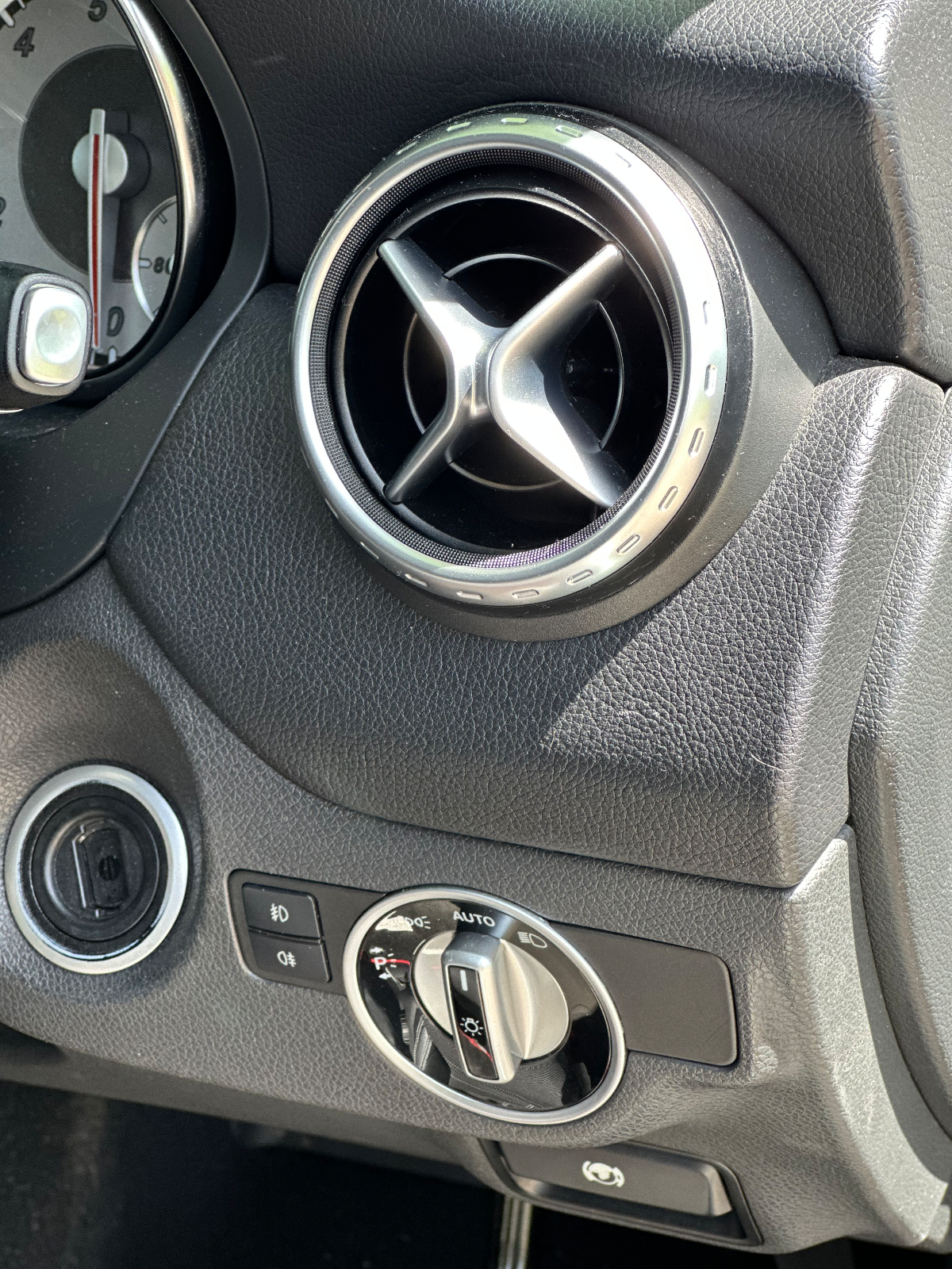 2014 Mercedes GLA — image 12